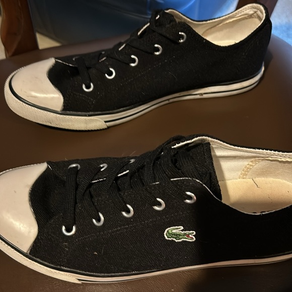Lacoste tennis shoes 👟 - Picture 2 of 4